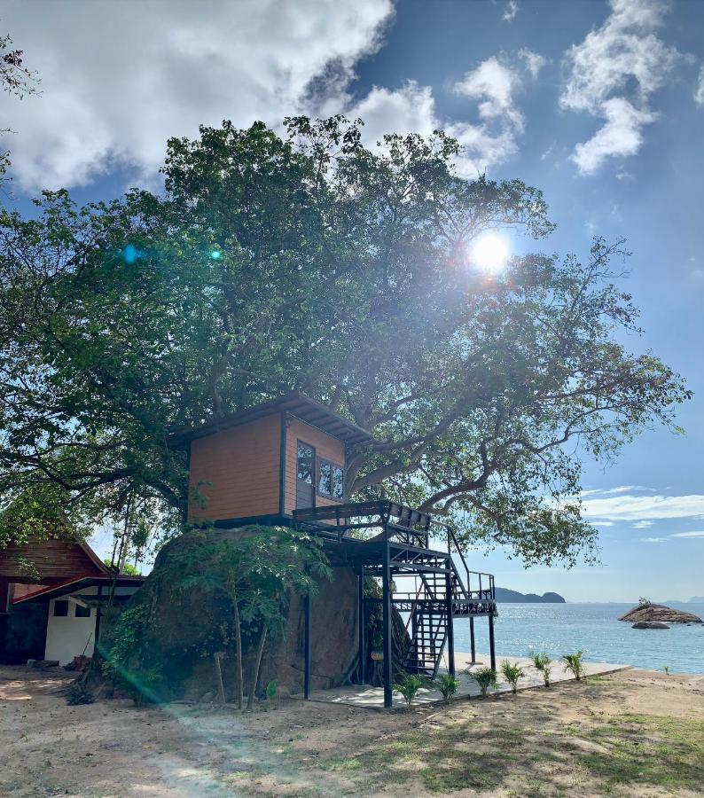 Ocean Vibes Hotel Thongsala Exterior photo