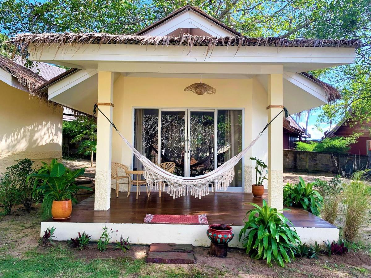 Ocean Vibes Hotel Thongsala Exterior photo