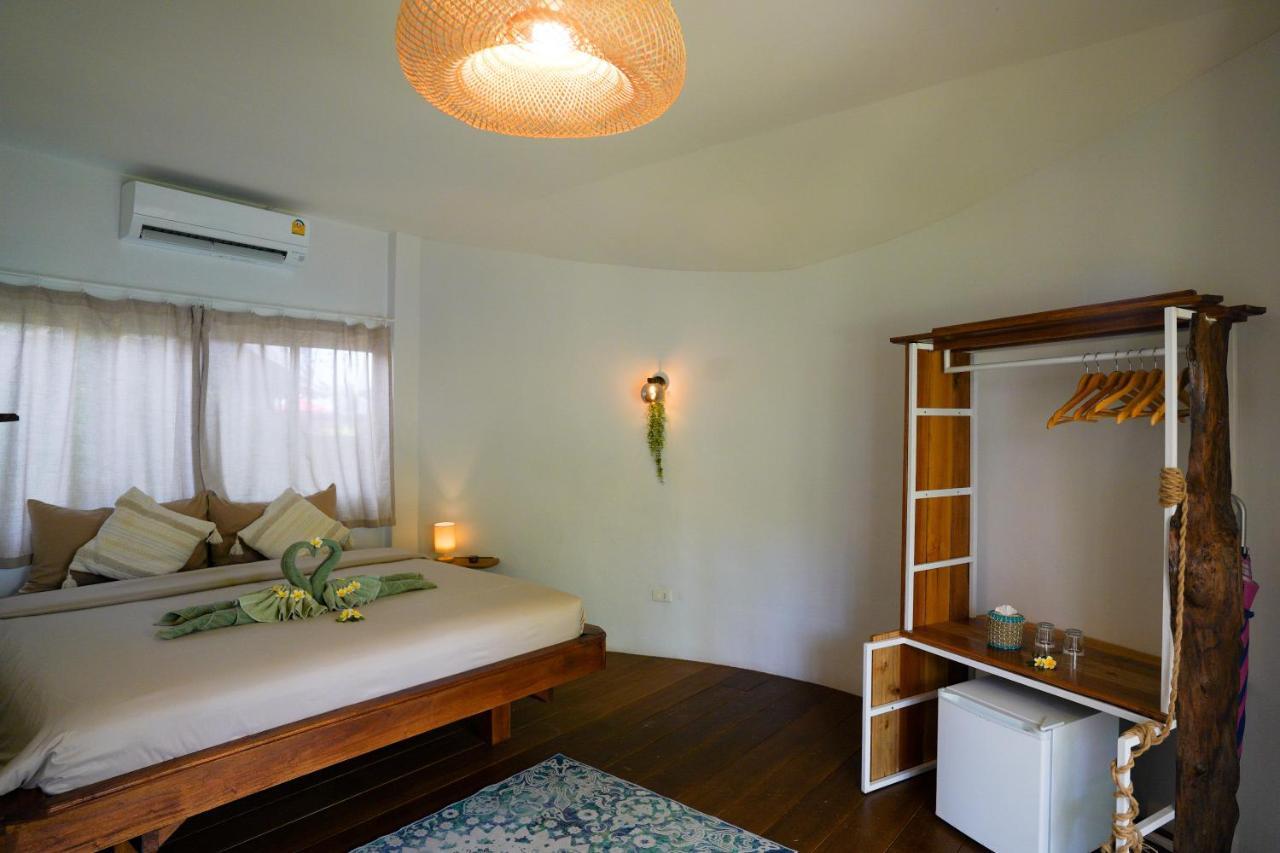 Ocean Vibes Hotel Thongsala Exterior photo