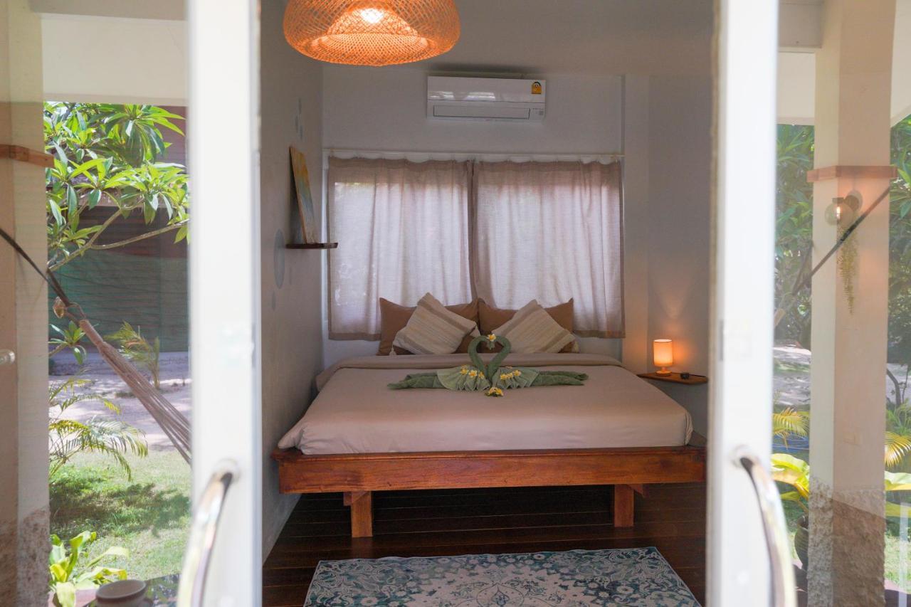 Ocean Vibes Hotel Thongsala Exterior photo