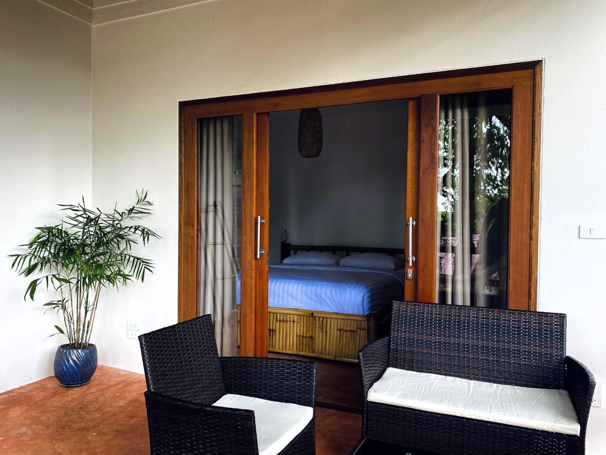 Ocean Vibes Hotel Thongsala Exterior photo