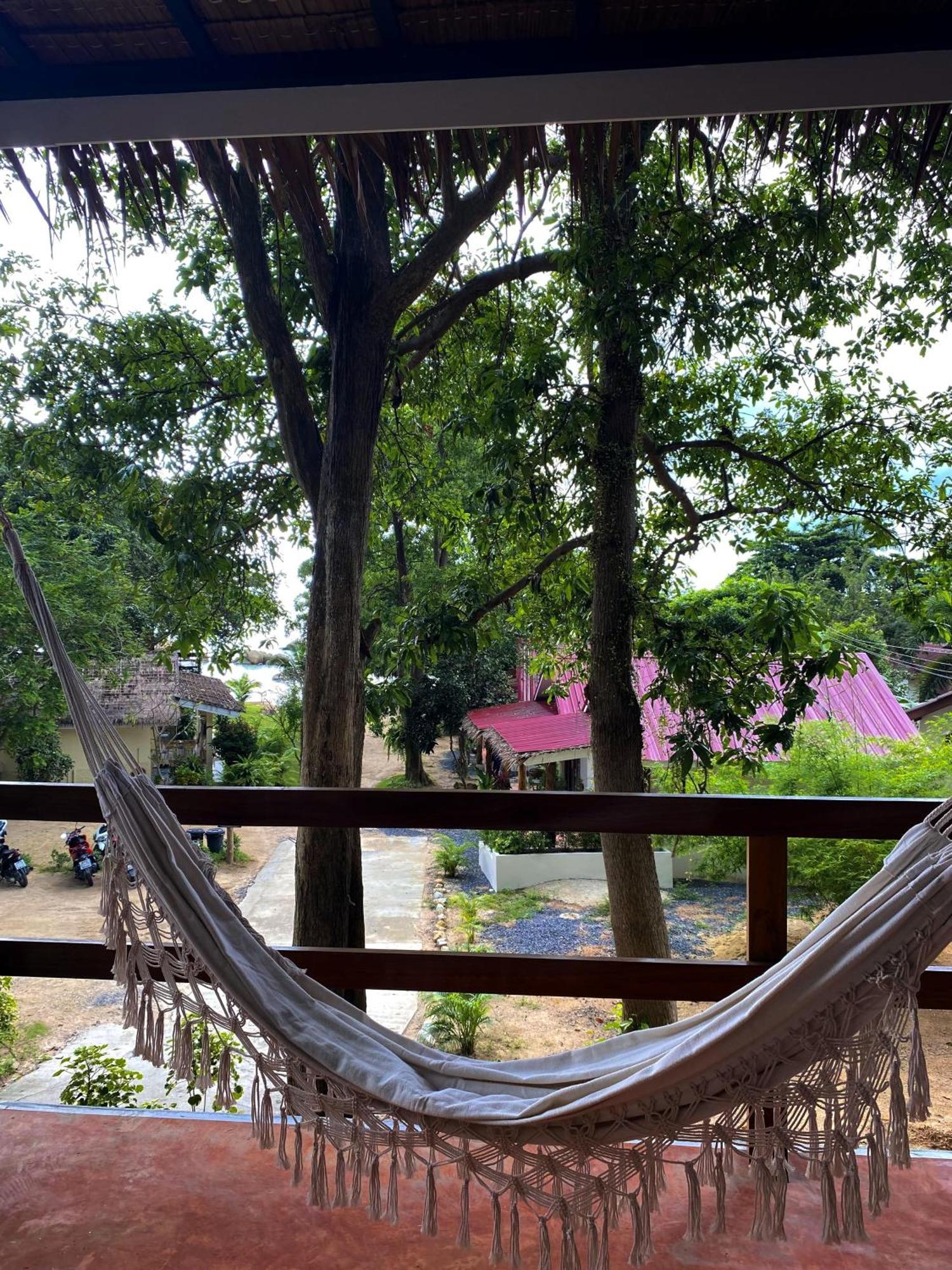 Ocean Vibes Hotel Thongsala Exterior photo