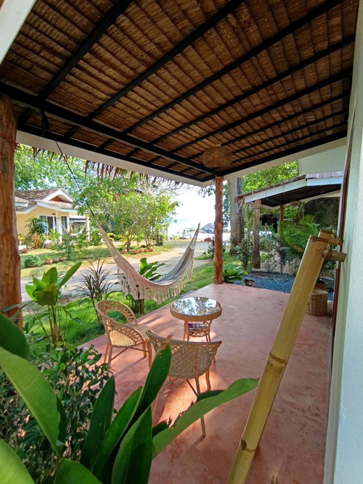 Ocean Vibes Hotel Thongsala Exterior photo