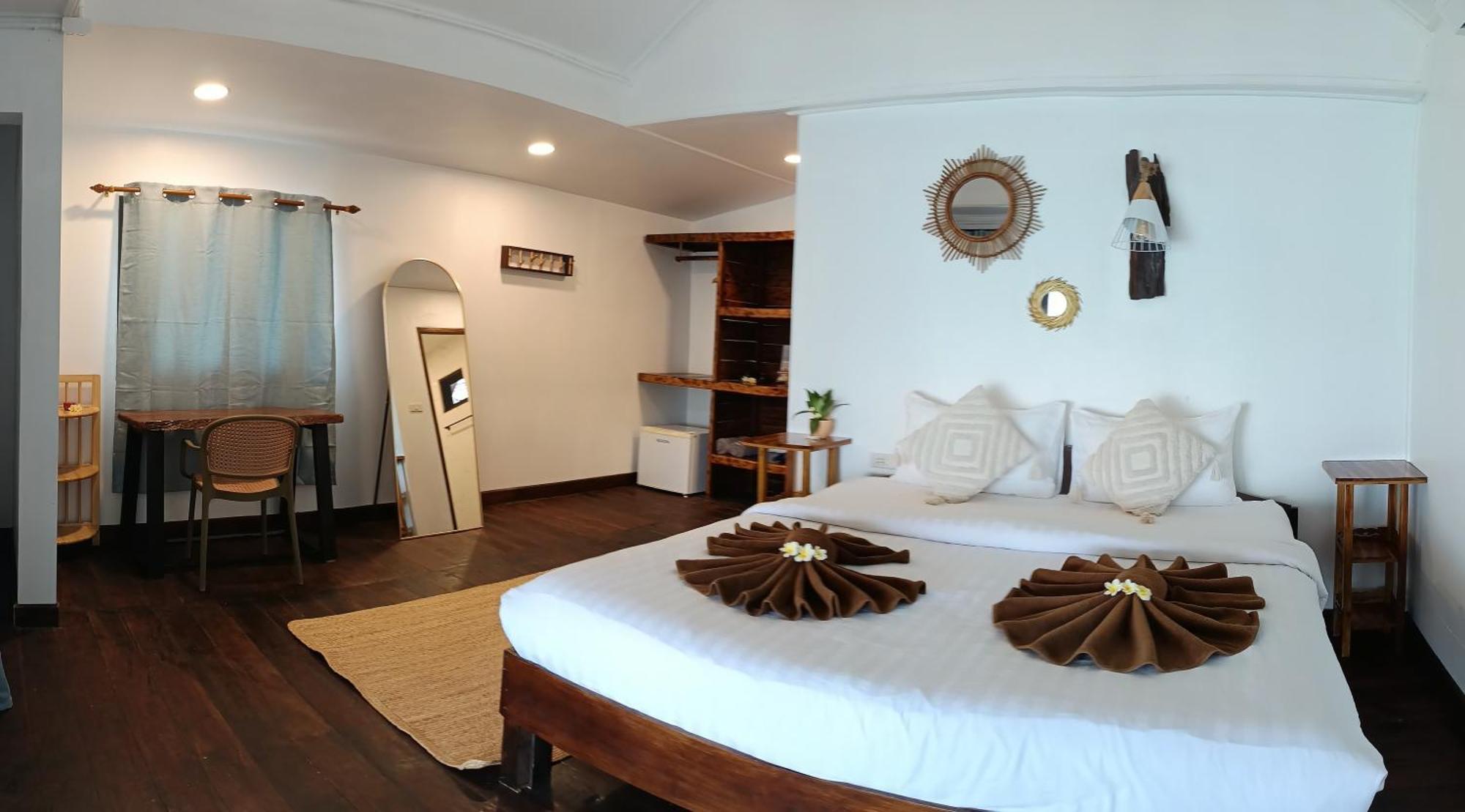 Ocean Vibes Hotel Thongsala Exterior photo