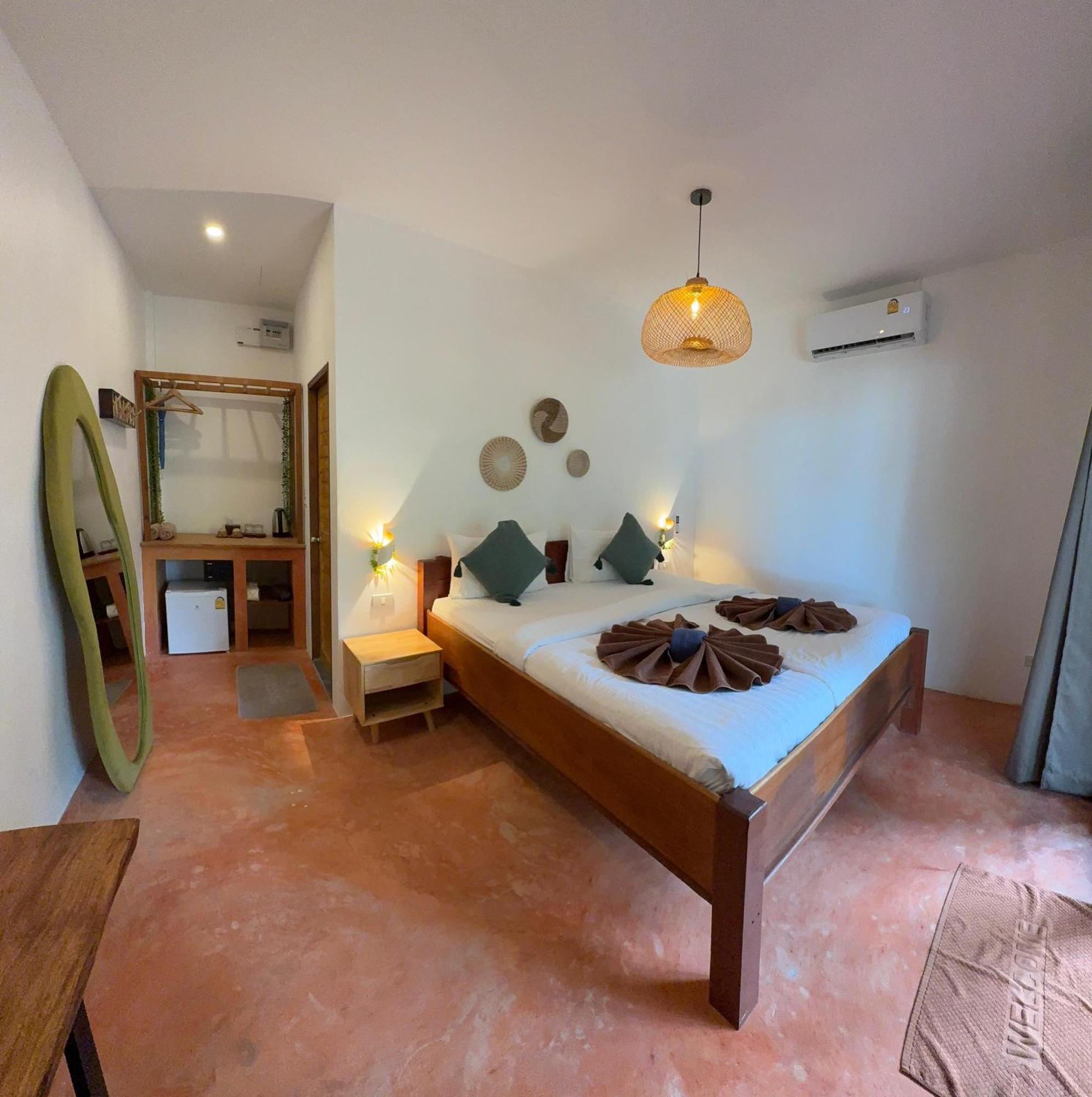 Ocean Vibes Hotel Thongsala Exterior photo
