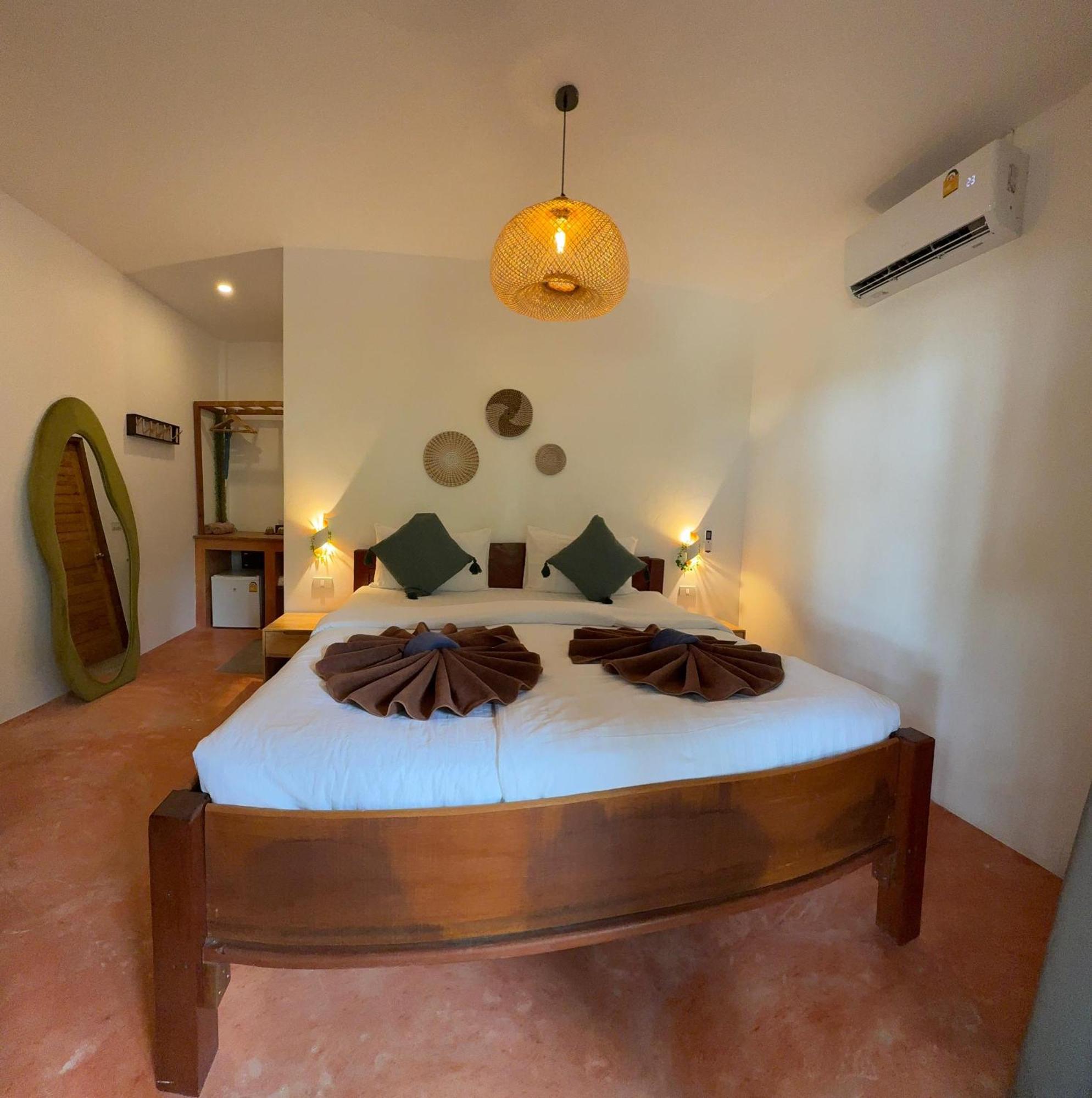 Ocean Vibes Hotel Thongsala Exterior photo